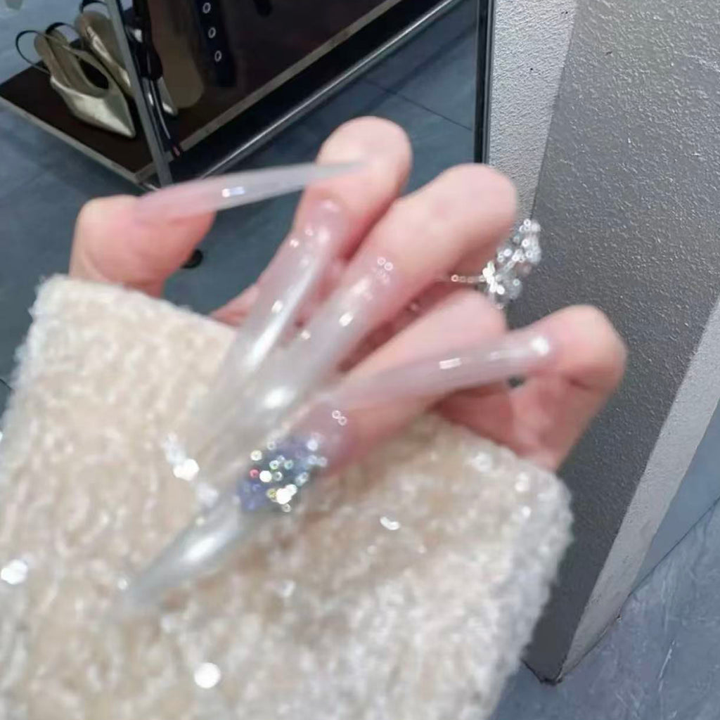The new model is full of diamonds, heavy industry wears armor, handmade light luxury heavy industry, golden temperament shows white nail art