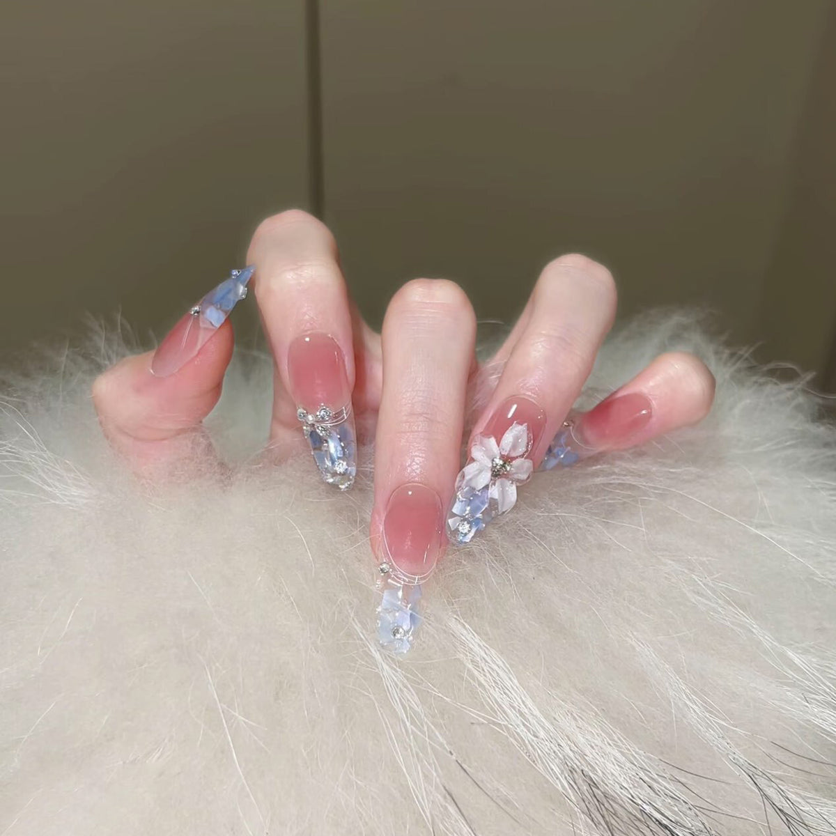 Handmade wearable nail art heavy industry golden wings flowing hemp classy design