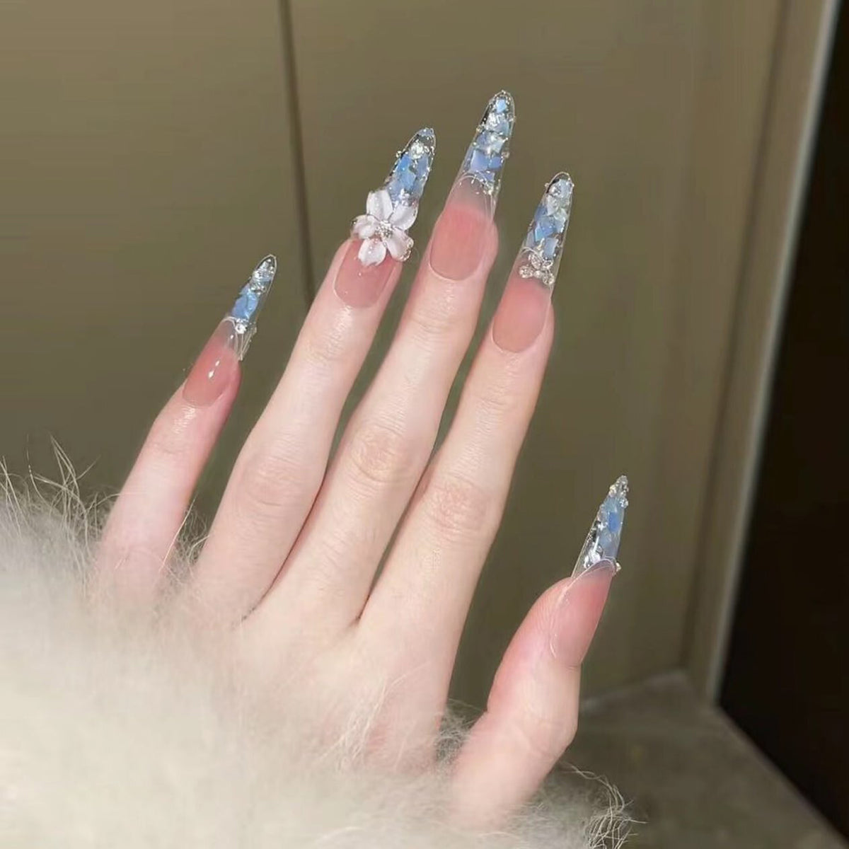 Handmade wearable nail art heavy industry golden wings flowing hemp classy design