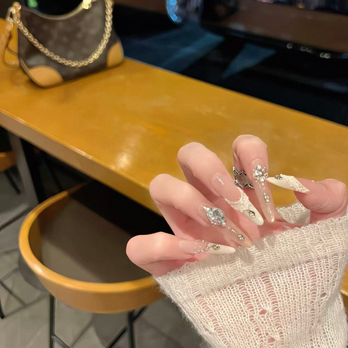 Autumn/winter royal court style luxurious full diamond icy sheer gentle queen bee long cat eye handmade press-on nails