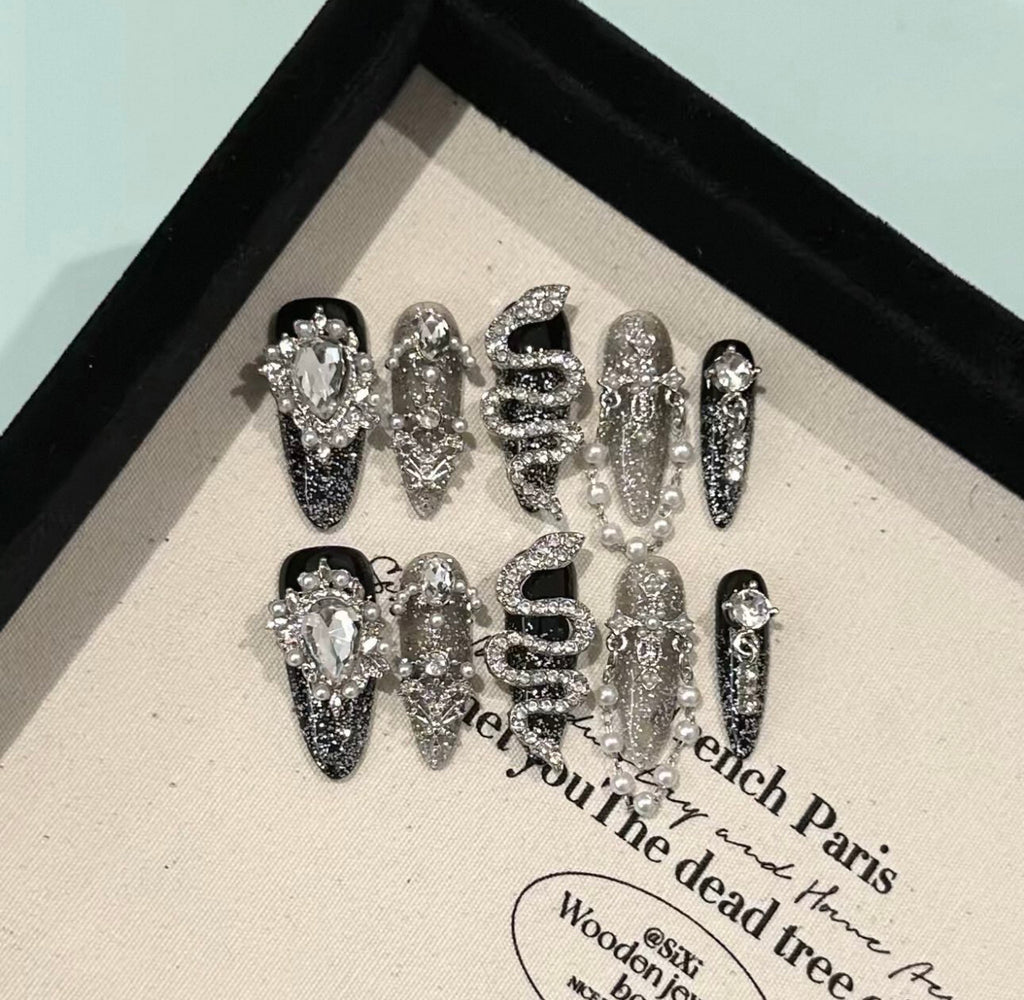 Sweet and cool girl metallic manicure wearable nails snake style stereo silver snake full diamond chain classy nails