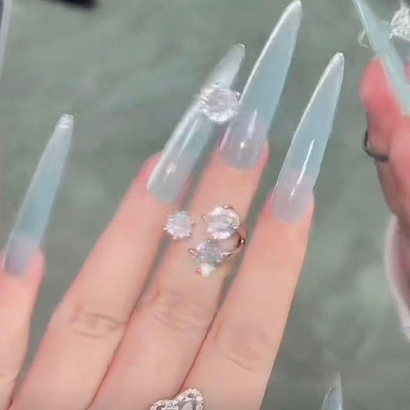 Wear long nail styles, high-end light luxury nail patches, beautiful handmade brides wear nail art