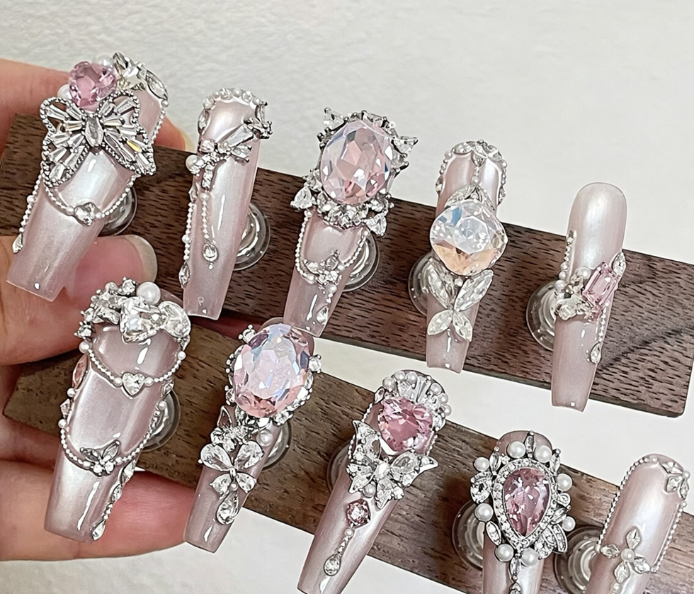 Pink palace cat eye full diamond sparkling handmade customizable wearable nails light luxury heavy industry detachable nails manicure