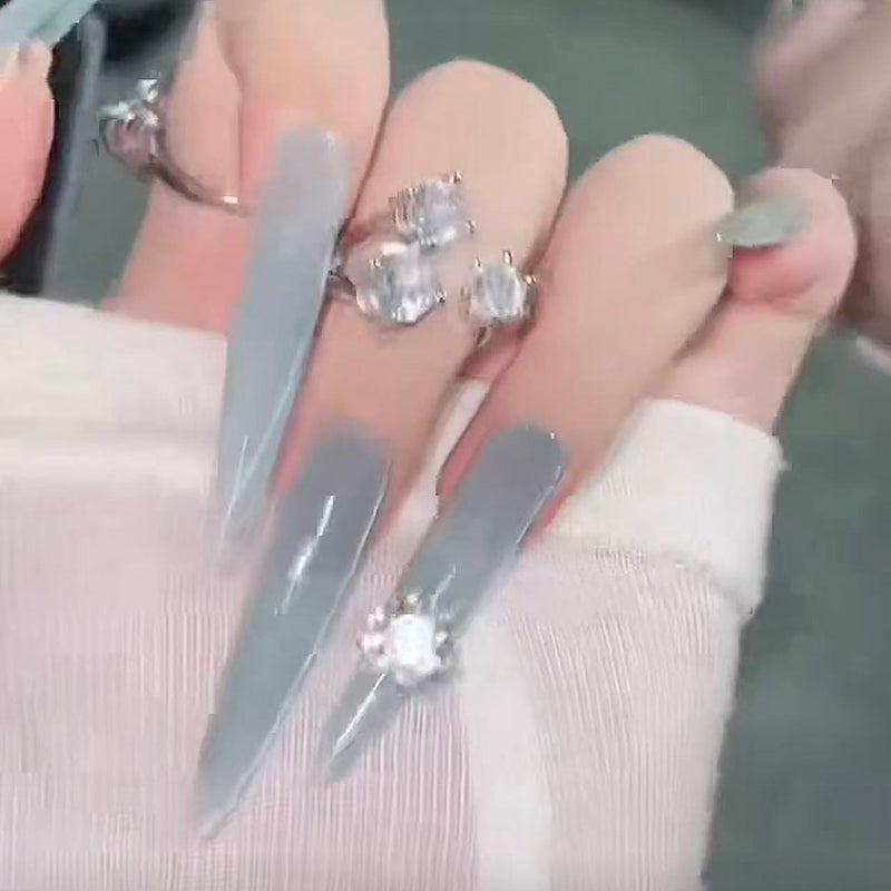 Wear long nail styles, high-end light luxury nail patches, beautiful handmade brides wear nail art