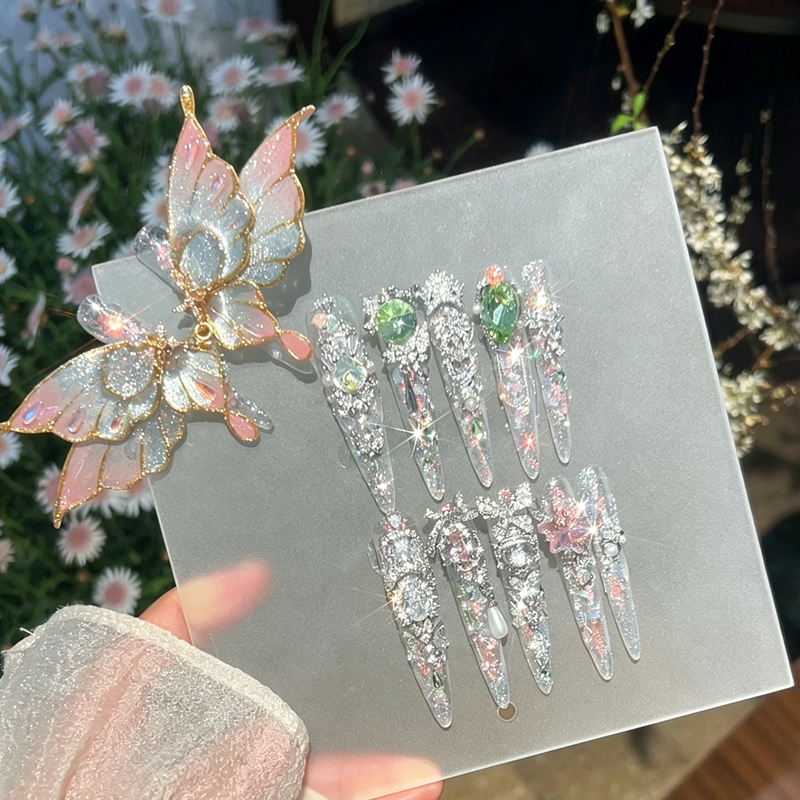 The new flash spring and summer filigree butterfly wears armor, and the spring atmosphere shows whitening nail art